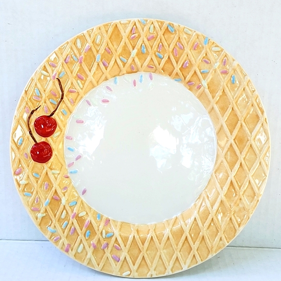 ONEIDA KITCHEN WE ALL SCREAM FOR ICE CREAM PATTERN SET OF 4 DESSERT PLATES - Picture 2 of 8